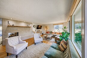 Chic Idaho Retreat w/ Hot Tub, Grill & Pool Table!