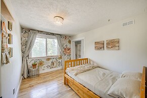 Chic Idaho Retreat w/ Hot Tub, Grill & Pool Table!