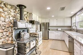 Spacious Coarsegold Getaway ~ 34 Mi to Yosemite!