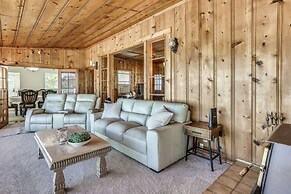 Spacious Coarsegold Getaway ~ 34 Mi to Yosemite!