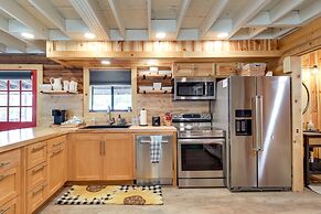 Deck + Grill: Quiet Cabin Getaway in Pinedale