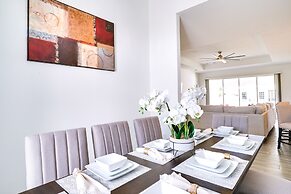 Comfy Lehigh Acres Getaway w/ Yard & Fireplace