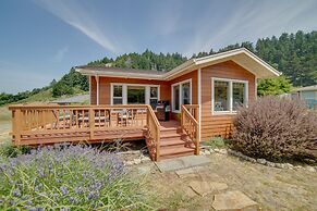 Inviting Manchester Home w/ Hot Tub Near Beach!