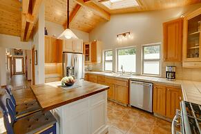 Inviting Manchester Home w/ Hot Tub Near Beach!