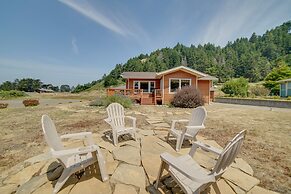 Inviting Manchester Home w/ Hot Tub Near Beach!