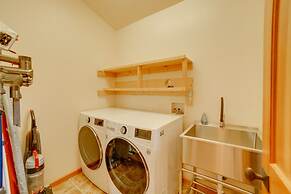 Inviting Manchester Home w/ Hot Tub Near Beach!