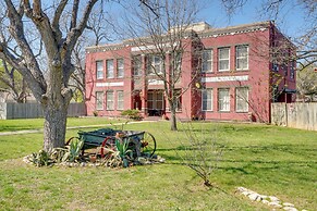 Downtown Schertz Vacation Rental Near Restaurants!