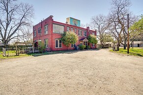 Downtown Schertz Vacation Rental Near Restaurants!