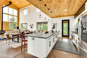 Colorado Retreat w/ Gas Grill & Mountain Views!