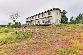 Colorado Retreat w/ Gas Grill & Mountain Views!