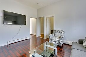 Sleek Newark Vacation Rental 12 Mi to Nyc!