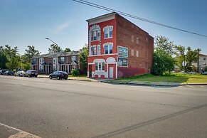 Sleek Newark Vacation Rental 12 Mi to Nyc!