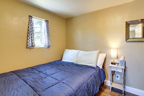 On-site Creek & Fishing: Cozy Coos Bay Retreat!