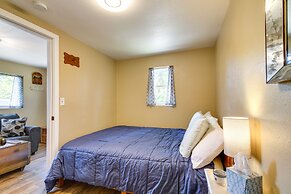 On-site Creek & Fishing: Cozy Coos Bay Retreat!