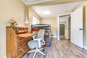 On-site Creek & Fishing: Cozy Coos Bay Retreat!