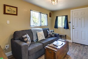 On-site Creek & Fishing: Cozy Coos Bay Retreat!