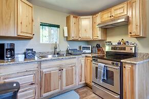On-site Creek & Fishing: Cozy Coos Bay Retreat!
