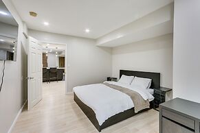 Modern Newark Vacation Rental ~ 3 Mi to Airport!