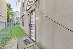 Modern Newark Vacation Rental ~ 3 Mi to Airport!