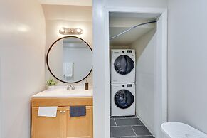 Modern Newark Vacation Rental ~ 3 Mi to Airport!