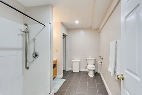 Modern Newark Vacation Rental ~ 3 Mi to Airport!