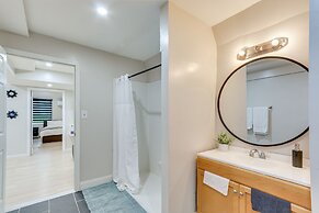 Modern Newark Vacation Rental ~ 3 Mi to Airport!