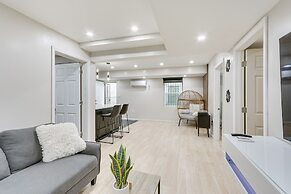 Modern Newark Vacation Rental ~ 3 Mi to Airport!