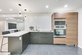 Modern Newark Vacation Rental ~ 3 Mi to Airport!
