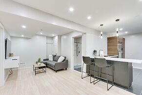 Modern Newark Vacation Rental ~ 3 Mi to Airport!