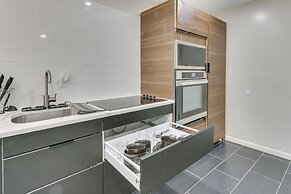 Modern Newark Vacation Rental ~ 3 Mi to Airport!