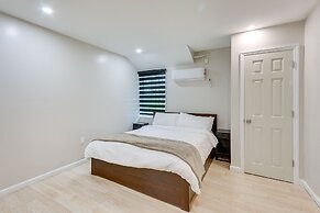 Modern Newark Vacation Rental ~ 3 Mi to Airport!