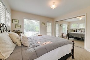 Grants Pass Getaway w/ Expansive Deck!