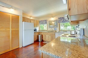 Waterfront Coos Bay Retreat w/ Kayaks!