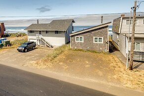 Rockaway Beach Vacation Rental Near Beach Access!