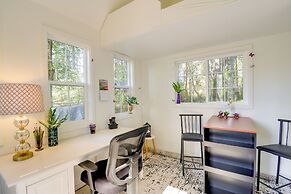 Gorgeous Allyn Getaway - No-bank Waterfront!