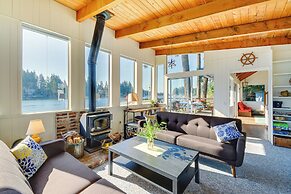 Gorgeous Allyn Getaway - No-bank Waterfront!