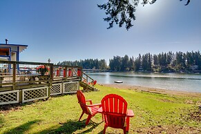 Gorgeous Allyn Getaway - No-bank Waterfront!