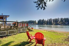 Gorgeous Allyn Getaway - No-bank Waterfront!