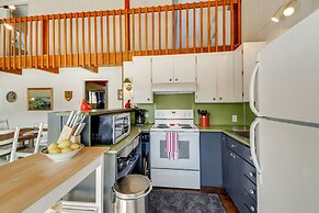 Gorgeous Allyn Getaway - No-bank Waterfront!