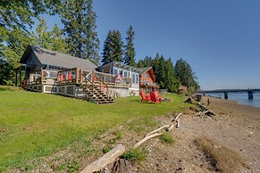 Gorgeous Allyn Getaway - No-bank Waterfront!