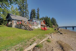 Gorgeous Allyn Getaway - No-bank Waterfront!