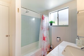 Gorgeous Allyn Getaway - No-bank Waterfront!