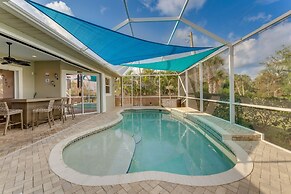 Port Charlotte Retreat w/ Lanai, Pool & Gas Grill!