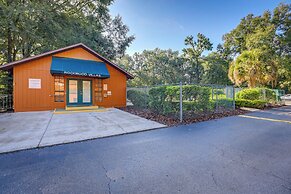 3 Mi to UF: Townhome w/ Patio in Gainesville!
