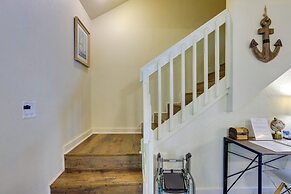 3 Mi to UF: Townhome w/ Patio in Gainesville!
