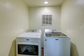 3 Mi to UF: Townhome w/ Patio in Gainesville!