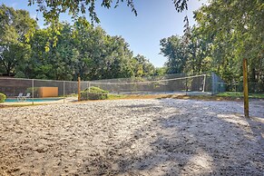 3 Mi to UF: Townhome w/ Patio in Gainesville!