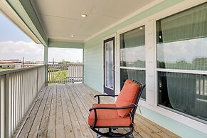 La Porte Home w/ Balconies: Walk to Beach!