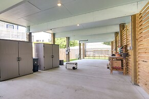 La Porte Home w/ Balconies: Walk to Beach!