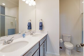 9 Mi to Airport: Pet-friendly Aurora Home w/ Deck